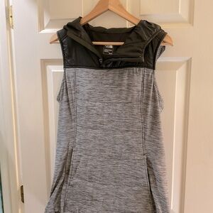 The North Face Flashdry Hooded Pullover Sleeveless 1/4 Zip Vest Women Size M